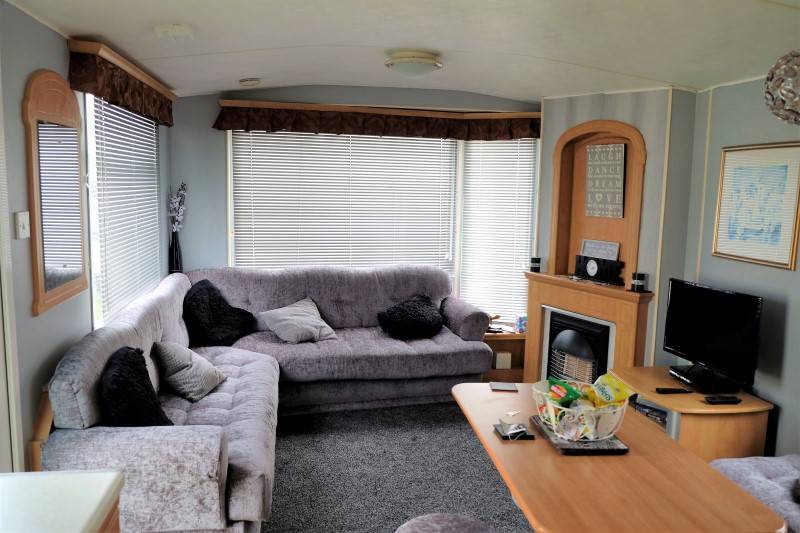 Venetian blinds for static caravan